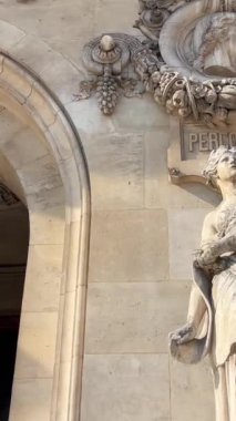 Paris Ulusal Müzik Akademisi 'nde Garnier Operası, Paris Operası, Paris' te 15.04.23 Paris 'te yaşayan insanların hayatı. Yüksek kalite 4k görüntü