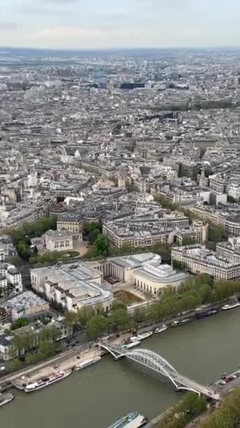 Kilátás Eiffel Toronyból Párizs Hófehér Épületeire Látható Szajna Stadion Sokkal — Stock videók