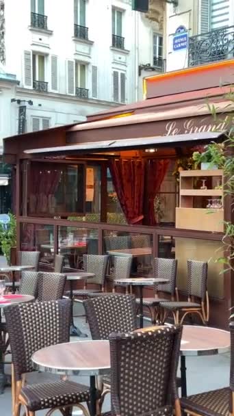 Beautiful Cafe Brown Wooden Walls Corner Street Vertical Video Paris — Stock Video