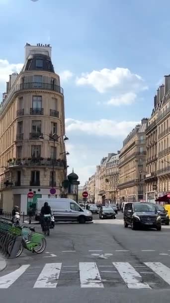 Ruas Parisienses Casas Altas Vida Dos Parisienses Bela Arquitetura Imagens — Vídeo de Stock
