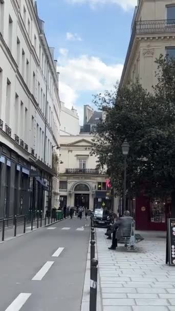 Calles Parisinas Casas Altas Vida Los Parisinos Hermosa Arquitectura Imágenes — Vídeos de Stock