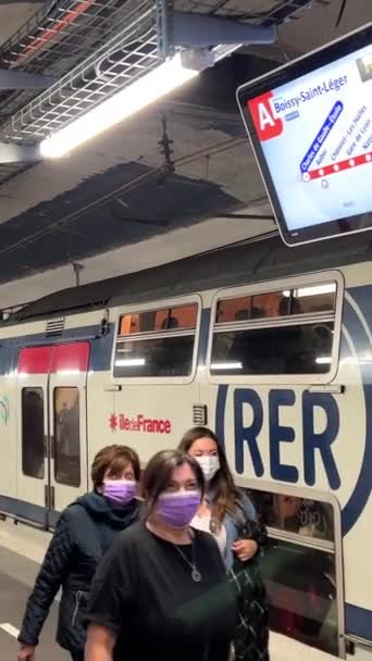 Rer Tren Estación París Los Hombres Enmascarados Aún Han Cancelado — Vídeo de stock
