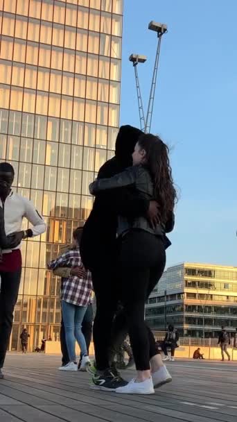 Άτομα Που Χορεύουν Κιζόμπα Στην Πίστα Παρίσι Γαλλία Υψηλής Ποιότητας — Αρχείο Βίντεο