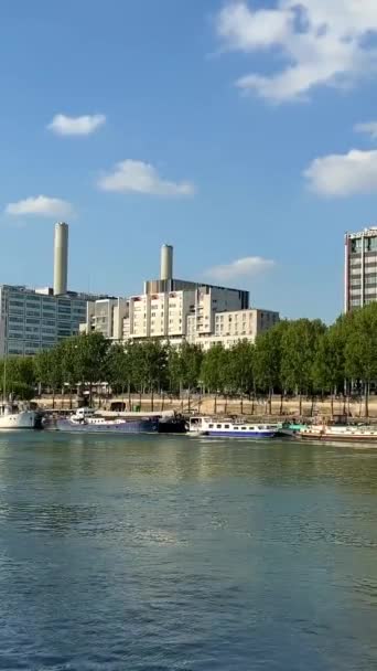 River Seine New Houses Blue Sky Water High Quality Footage — Vídeos de Stock