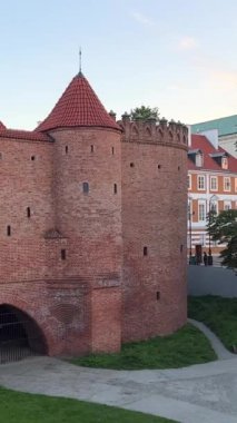 Varşova Polonya 'nın dış kale duvarı olan barbican 23.06.2022' de restore edildi.