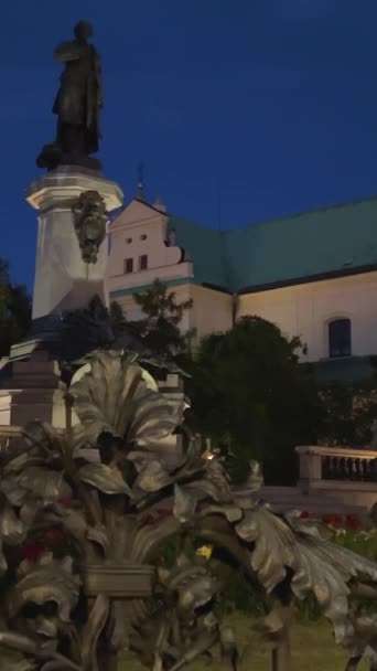 Monumento Cerca Perto Adam Mickiewicz Que Bielorrússia Considera Seu Poeta — Vídeo de Stock