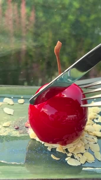 Als Dessert Form Von Kirschen Oder Süßkirschen Steht Eine Große — Stockvideo