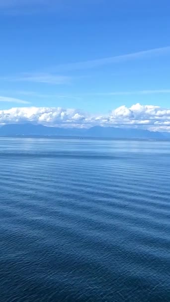 Путешествие Через Тихий Океан Лайнере Видны Море Вода Небо Голубое — стоковое видео
