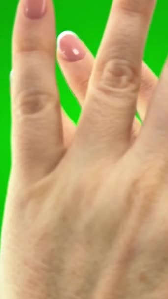Zeleném Pozadí Chromakey Ženské Ruce Popírají Něco Zavírání Obrázek Ostře — Stock video