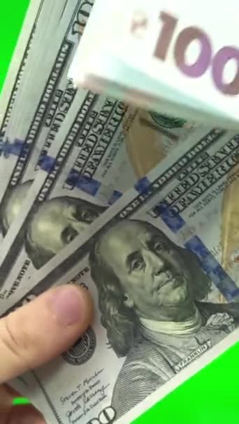 100米ドル紙幣と1000米ドル紙幣が回転する 現金の背景 通貨キャッシュのトップビュー 100ドルと1000リビンヤの紙幣 高品質4K映像 — ストック動画