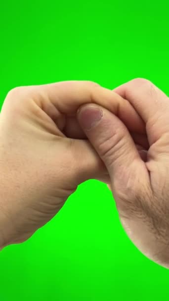 Groene Achtergrond Chromakey Twee Handen Ontmoeten Vrouwelijke Hand Speelt Een — Stockvideo