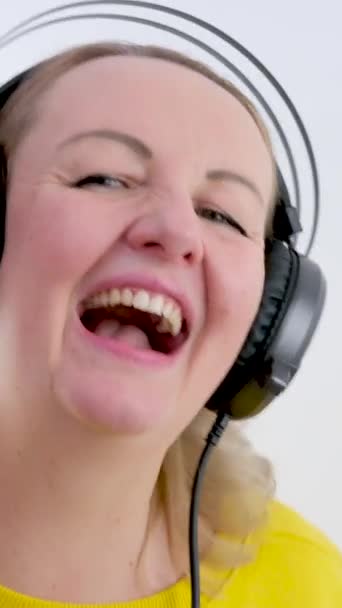 Close Beautiful Young Woman Enjoying Music Temptingly Smiling High Quality — Stock Video