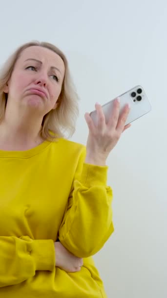 Disgruntled Woman Feel Upset While Phone Conversation Discontent High Quality — Stock Video