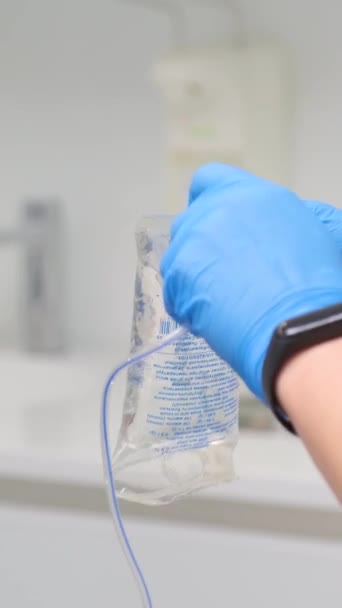 Saline Gloves Dentistry Nurse Collects Saline Solution Sodium Chloride Bottle — Video Stock