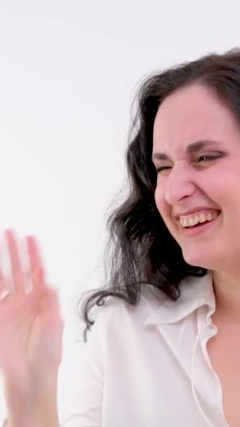 Portrait Ralenti Rapproché Une Femme Adulte Souriante Présentant Son Attitude — Video