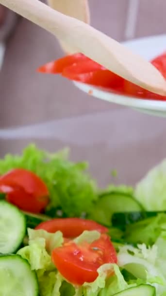 Woman Process Preparing Healthy Food Vegetable Salad Mixing Salad Wooden — ストック動画