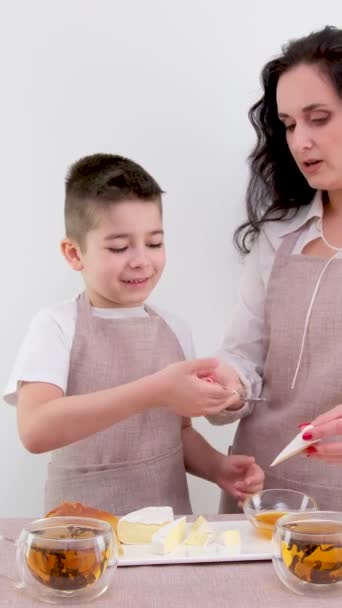Breakfast Mom Son Try Cheese Boy Puts Honey Piece Black — Stock Video
