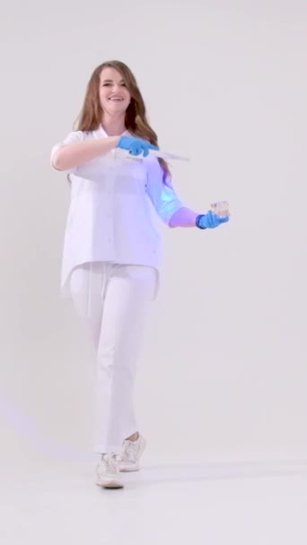 Fotopolymeer Lamp Doctor Fairy Met Een Gloeiende Blauwe Lamp Een — Stockvideo