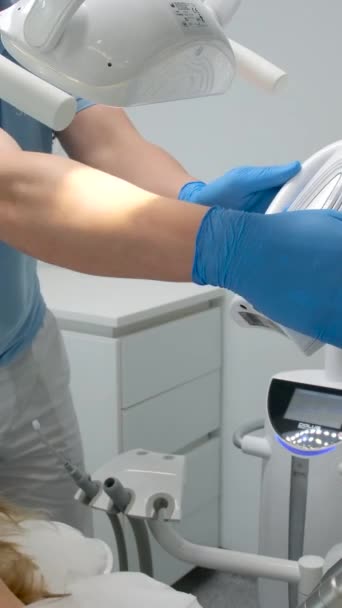 Delà Système Blanchiment Avancé Poluse Avec Appareil Blanchiment Laser Dentaire — Video