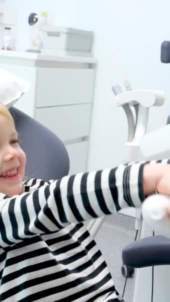 Year Old Girl Plays Dental Chair Soft Toy Lunatic Teletubby — Vídeo de Stock