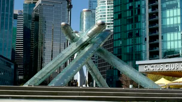 Vancouver Dolly Shot 2010 Olympic Flame Cauldron Alta Calidad — Vídeo de stock