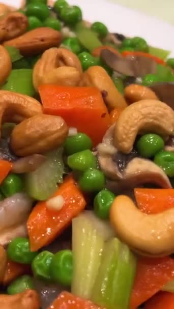 Fideos Tailandeses Con Camarones Salsa Carne Cerca Cocina Oriental Verduras — Vídeos de Stock