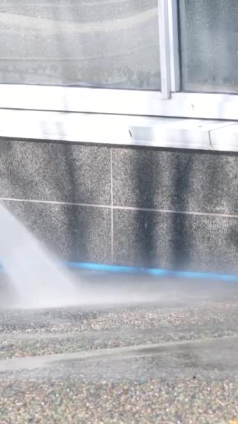 Reinigungsfirma Hausmeister Spezialuniformen Reinigen Den Asphalt Mit Einem Wasserstrahl Kanada — Stockvideo