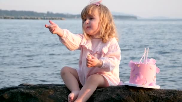 Mädchen Verlangt Etwas Schreiend Zieht Hand Winkende Finger Jähriges Kind — Stockvideo