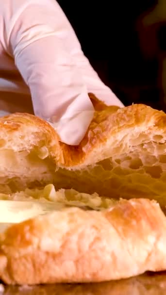 Esfregaço Rola Depois Assar Croissant Cozinhando Comida Caseira Padaria Close — Vídeo de Stock