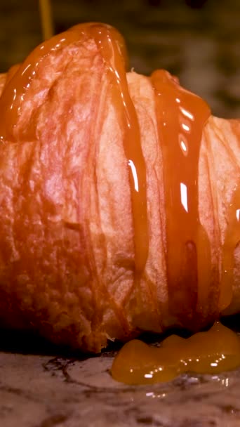 羊角焦糖杏仁切片甜味 高质量的照片 — 图库视频影像