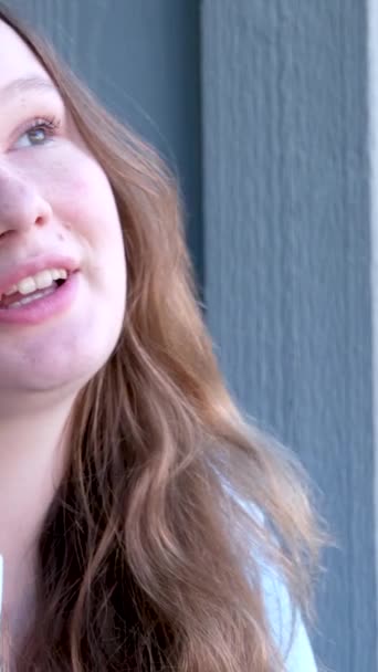 Teenager Gespräch Telefon Klatschgeschichten Neue Nachrichten Kommunikation Über Die Schule — Stockvideo