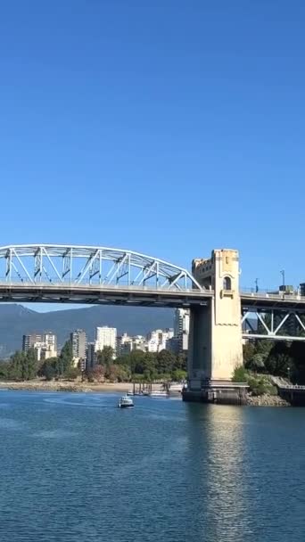 Vancouver Canada Avec Cambie Bridge Condominiums Bâtiments Déplacement Nuages Transport — Video