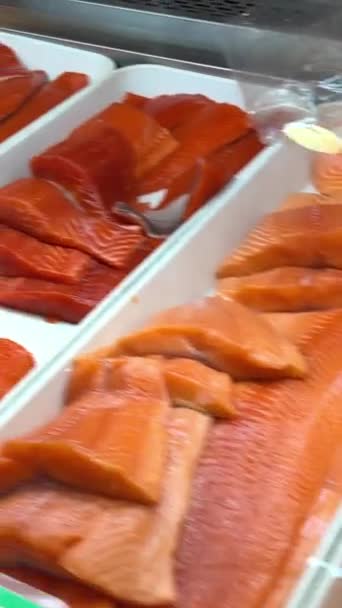 Different Fish Lies Window Very Beautiful Clearly Cut Fresh Man — Stock Video