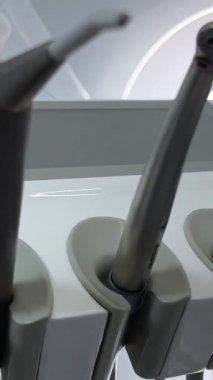 Diş hekimliği araçları dişçi muayenehanesi modern boş diş cerrahisi görüşü modern diş kliniğinin içini bulanıklaştırdı Calipso, Scaner, Diplomat Europa B EVO Tecno Gaz 02.12.2022 Ukrayna Vinnitsya