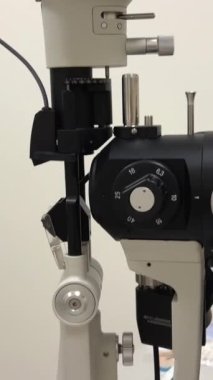 Optik mağazasında ya da klinikte modern bir ofisin içinde. profesyonel teşhis ve görüş tedavisi