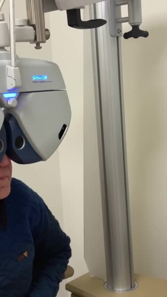 専門的な眼科センターや眼科クリニックでの視覚器官の完全な検査のための診断措置のビジョン診断セットだけでなく 広いプロファイルウクライナのVinnitsiaメディルクス12 2022 — ストック動画