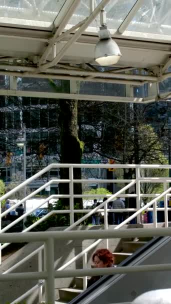 Stasiun Skytrain Musim Semi Stasiun Burrard Setelah Bunga Sakura Terhadap — Stok Video