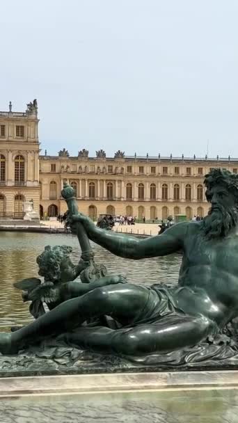 ヴェルサイユ宮殿の噴水パリフランスは 多くの映画が撮影された場所ですAngeliqueと王高品質の4K映像 — ストック動画