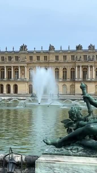 ヴェルサイユ宮殿の噴水パリフランスは 多くの映画が撮影された場所ですAngeliqueと王高品質の4K映像 — ストック動画