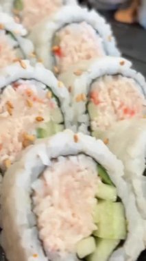 ROLL COMBO California Roll, Dynamite Roll, Tuna Maki, Somon Maki