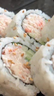 ROLL COMBO California Roll, Dynamite Roll, Tuna Maki, Somon Maki