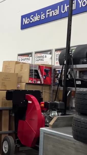 Princess Auto Ltd Kanadensisk Detaljhandelskedja Specialiserad Jordbruks Industri Garage Hydraulik — Stockvideo