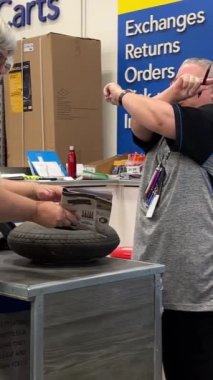 Prenses Auto Ltd. Kanada perakende zinciri tarım, sanayi, garaj, hidrolik ve ihtiyaç fazlası ürünlerinde uzmanlaşmıştır. Surrey Langley BC, Kanada, Vancouver, 06.30.2023