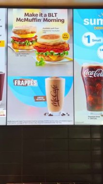 McDonalds menü çiçekleri sipariş etmek için harika bir yer. Ben Smoothie Mak Kahve Vancouver Kanada 07.07.2023