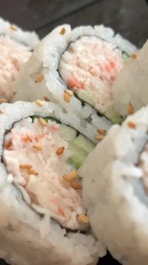 ROLL COMBO California Roll, Dynamite Roll, Tuna Maki, Somon Maki