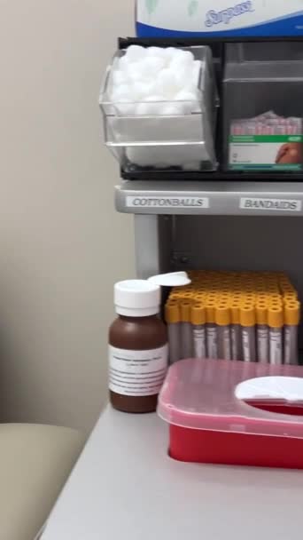 Lifelabs Laboratory Blood Tests Urine Feces Office Entrance Reception Canada — Stockvideo