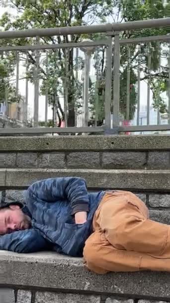 Leben Von Obdachlosen Einer Großstadt Wahlfreiheit Von Obdachlosen Großstädten Dreckschleudern — Stockvideo