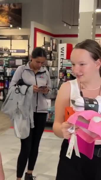 Sportchek Grandma Granddaughter Stand Checkout Line Look New Interesting Products — Stock Video
