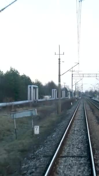 Tren Sale Przemysl Varsovia Pasa Varios Pueblos Primavera Invierno Sin — Vídeos de Stock