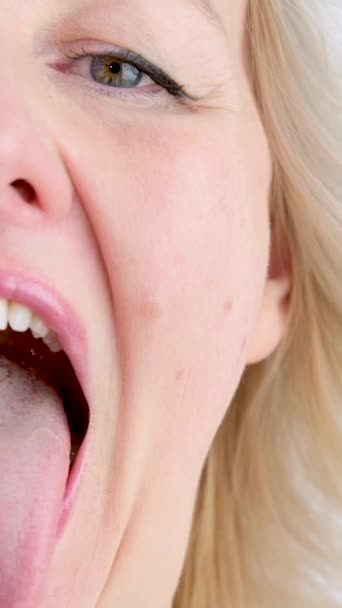 Doktorla Randevusu Olan Hoş Bir Kadın Çene Cerrahı Ortodontist Sarışın — Stok video